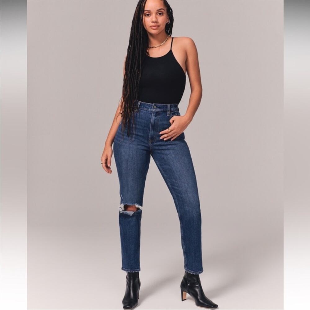 Abercrombie & Fitch Curve Love Ultra High Rise Ankle Straight Jean 32/14
Long